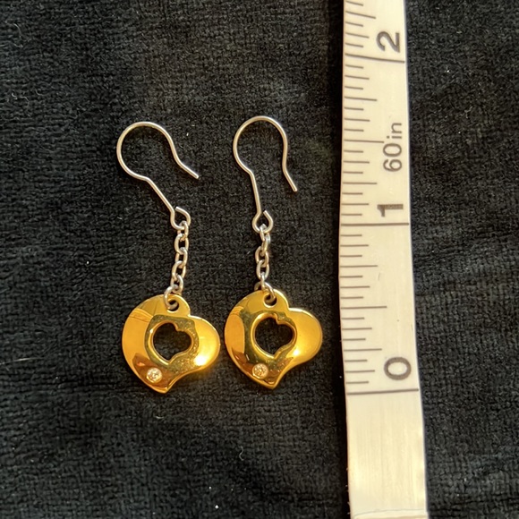 Plated gold hearts, unsure if chain and hooks are gold. - Picture 3 of 4
